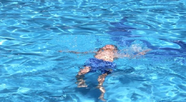  I più piccoli in piscina 